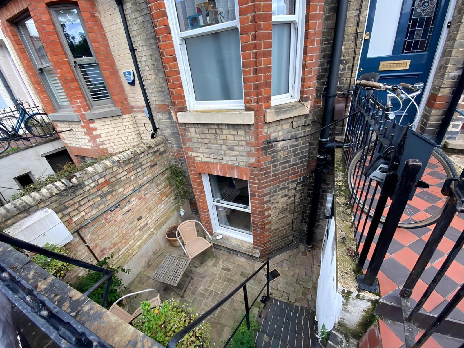 Stunning 1Br - Super Central- Peaceful Area - Lower Ground Apartment Cambridge  Exterior photo